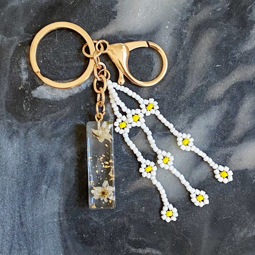 Baby Daisy Initial Key Chain - Picture 10 of 16